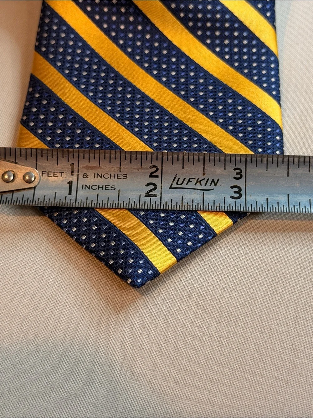 Daniel Cremieux silk tie